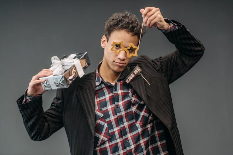 27 подарков